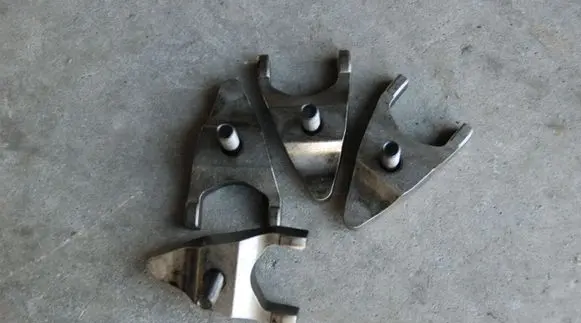 Mitsubishi Pajero Fuel Injector clamp holder 170KM