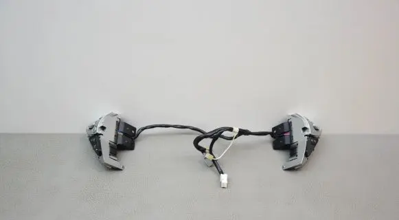 Nissan Juke I F15 Steering wheel buttons/switches 