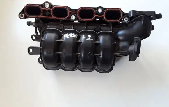 Toyota Verso-S Intake manifold 1106