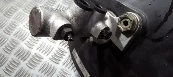 Audi A6 S6 C5 4B Master brake cylinder