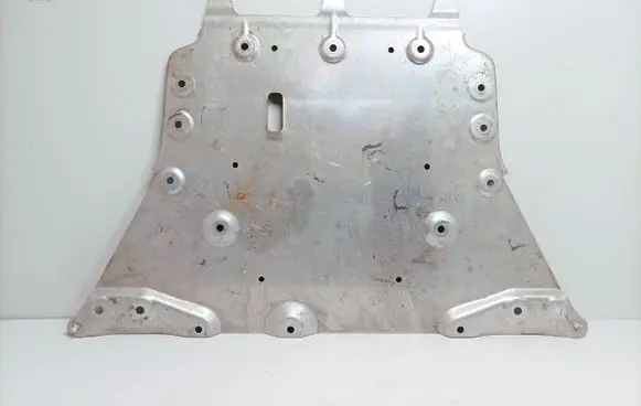 BMW iX Engine splash shield/under tray 6894792
