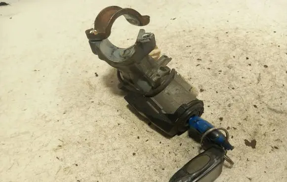 Toyota RAV 4 (XA20) Ignition lock 8978352010 88LP0017 2842102135