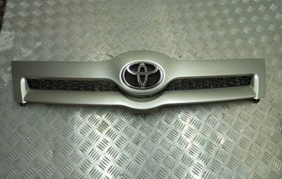 Toyota Corolla Verso AR10 Bonnet/hood grill 