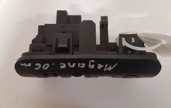Renault Megane II Headlight level height control switch 820007920