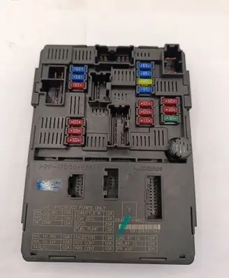 Nissan Micra Fuse module 284B71HR0C 081306001943
