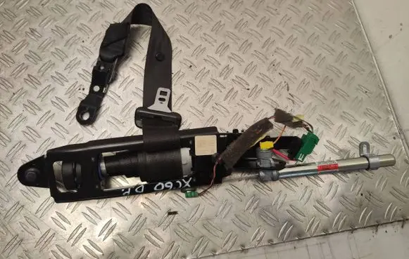 Volvo XC60 Front seatbelt P39811171 616466800B 6278918