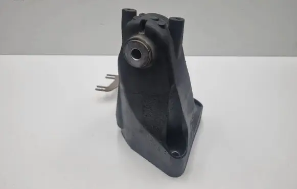 Mercedes-Benz S W222 Engine mounting bracket A6422230100 6422230100