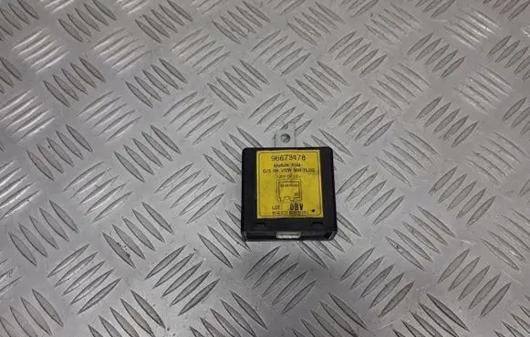 Chevrolet Captiva Wing mirror control module 96673478