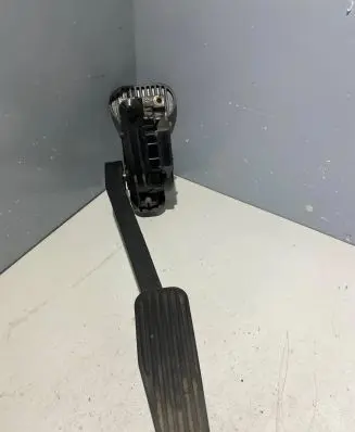 Volvo V70 Accelerator throttle pedal 30683514 6PV00853713