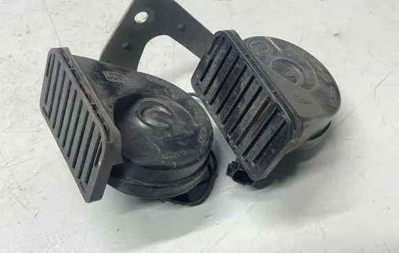 Opel Astra J Horn signal 13409130