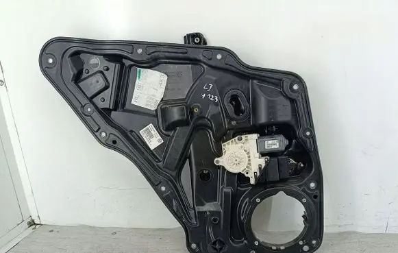 Volkswagen Tiguan Rear door window regulator with motor