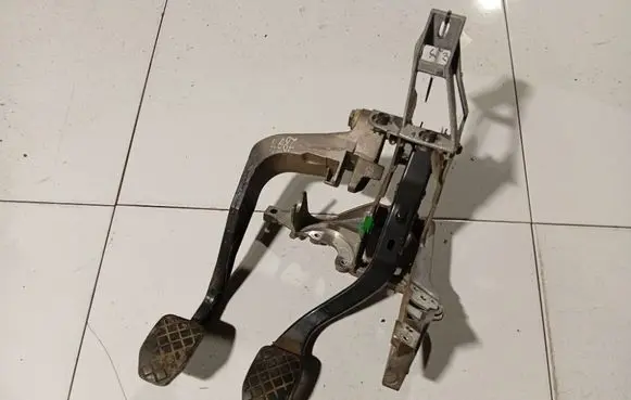 Audi A6 S6 C5 4B Brake pedal 8D1721117K