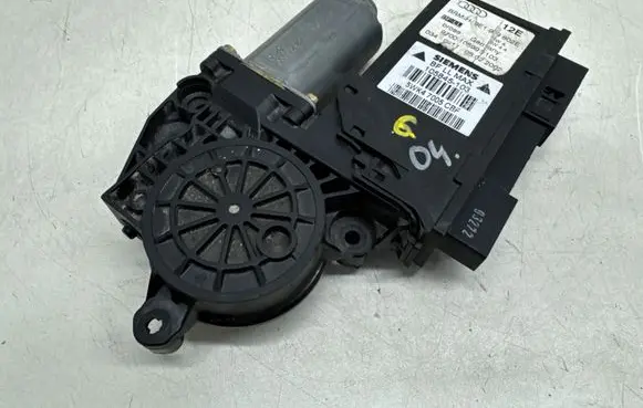 Audi A4 S4 B6 8E 8H Front door window regulator motor 8E1959802E
