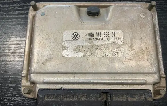 Volkswagen Golf IV Engine control unit/module 06A906032DT