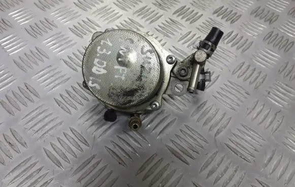 Suzuki Swift I Vacuum pump