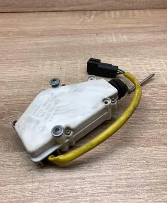 Volkswagen Sharan Fuel tank cap lock motor 7M0959775C 95VW9B241AB