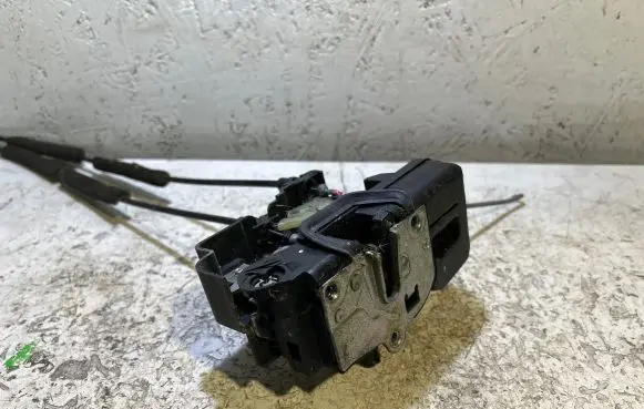 Chevrolet Captiva Front door lock