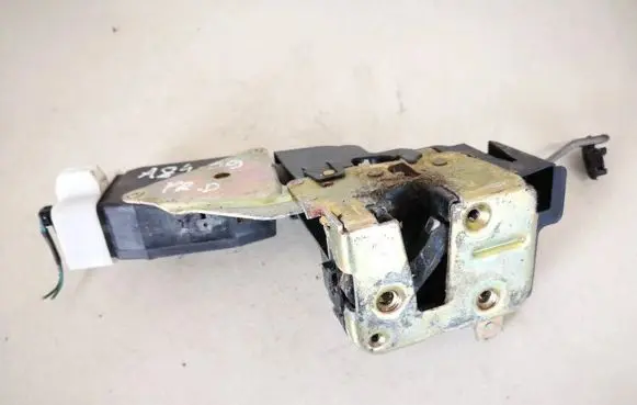 Mitsubishi Carisma Front door lock