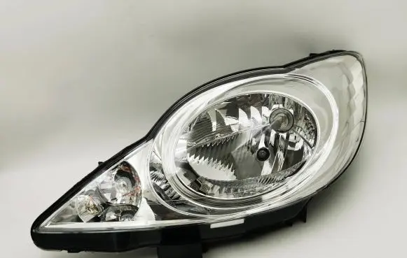 Peugeot 107 Headlight/headlamp 811500H030 89032403 17502A011A