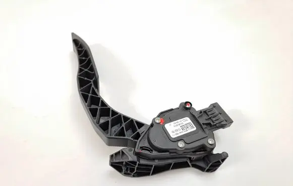 Opel Zafira C Accelerator throttle pedal 13253781 6PV009765 6PV00976511