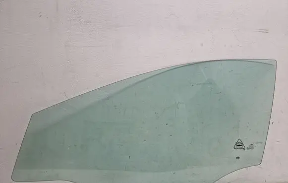 Hyundai i30 Front door window glass four-door