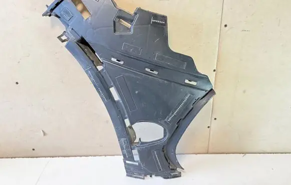 Front bumper mounting bracket