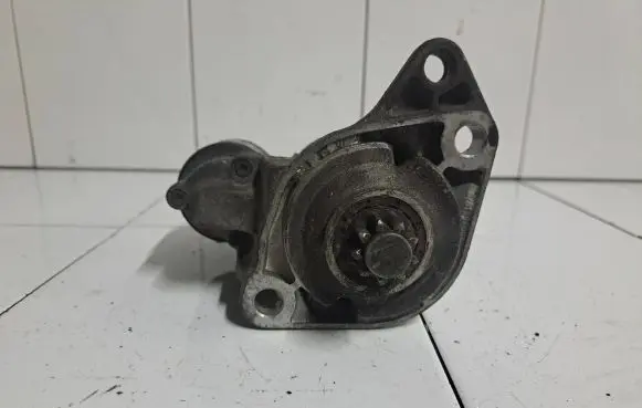Volkswagen Golf IV Starter motor 0001121006 020911023F