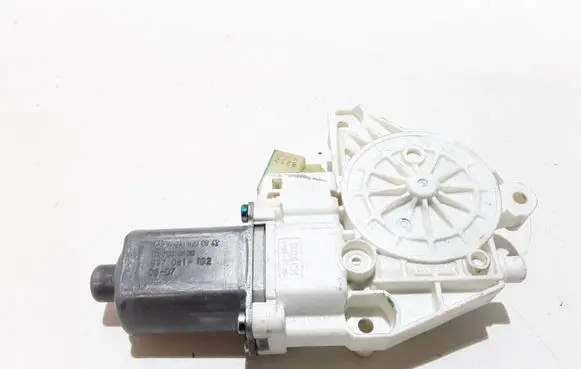 Mercedes-Benz R W251 Front door window regulator motor A2518200842 0130822272