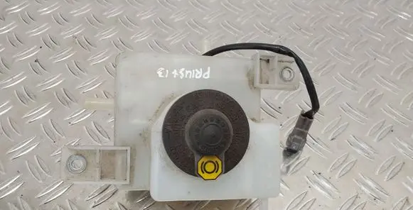 Brake fluid reservoir
