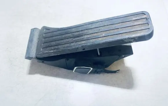 Mercedes-Benz C AMG W204 Accelerator throttle pedal a2043000004