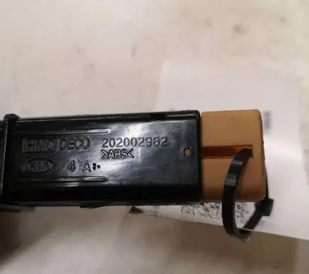 Hyundai Santa Fe Windscreen/window heater switch 202002962