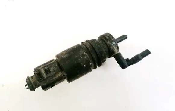 Volkswagen PASSAT B5 Windscreen/windshield washer pump