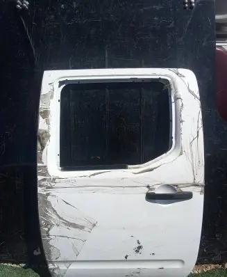 Nissan Navara Rear door