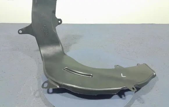 BMW X3 E83 Intercooler air guide/duct channel 7398047