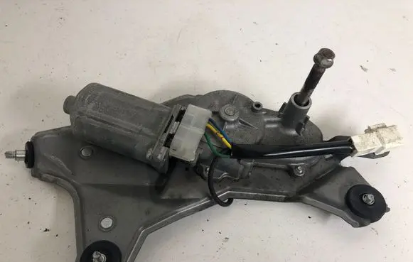 Toyota Prius (NHW20) Rear window wiper motor 8513047010 2596000752