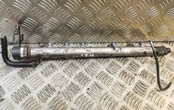 Mercedes-Benz B W245 Fuel main line pipe 6400702395 A6400702395