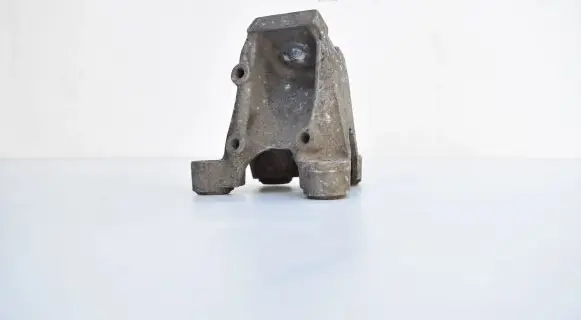 Audi A6 S6 C6 4F Engine mounting bracket 4F0199307A