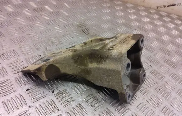 Land Rover Discovery 4 - LR4 Engine mounting bracket ah226037ga