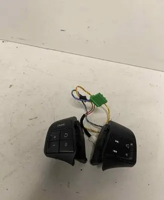 Volvo V70 Steering wheel buttons/switches 31295468 31295457 11W04