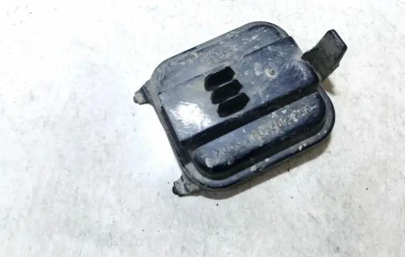 Volkswagen Polo III 6N 6N2 6NF Headlight/headlamp dust cover