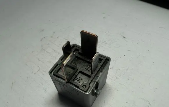Mercedes-Benz A W169 Other relay A0025422619