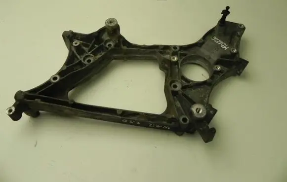 Mercedes-Benz E W212 Engine mounting bracket A6512011109 MB1226