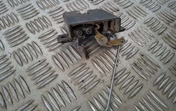 Volkswagen Caddy Rear door lock 2K0827506A