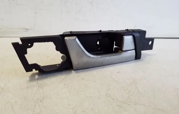 Chevrolet Captiva Front door interior handle SWC200402