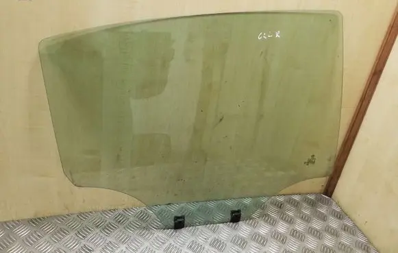 Peugeot 208 Rear door window glass