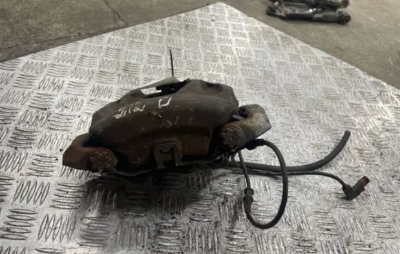 Mercedes-Benz E W212 Front brake caliper