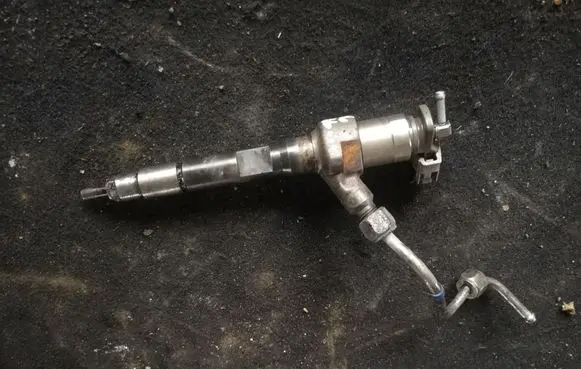 Mazda 6 Fuel injector R2AA13H50