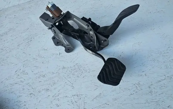 Nissan Qashqai Brake pedal 465014EA0B