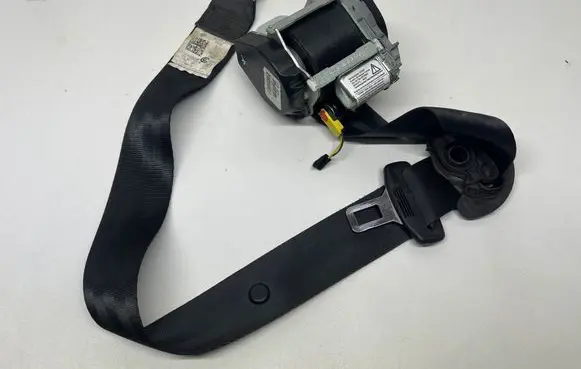 Volkswagen Golf VII Front seatbelt 1K4857705BE 5178963F1A