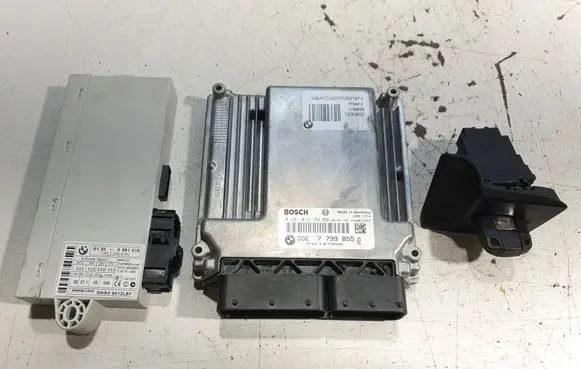 BMW 3 E90 E91 Engine ECU kit and lock set 7799855 7800833 0281012754